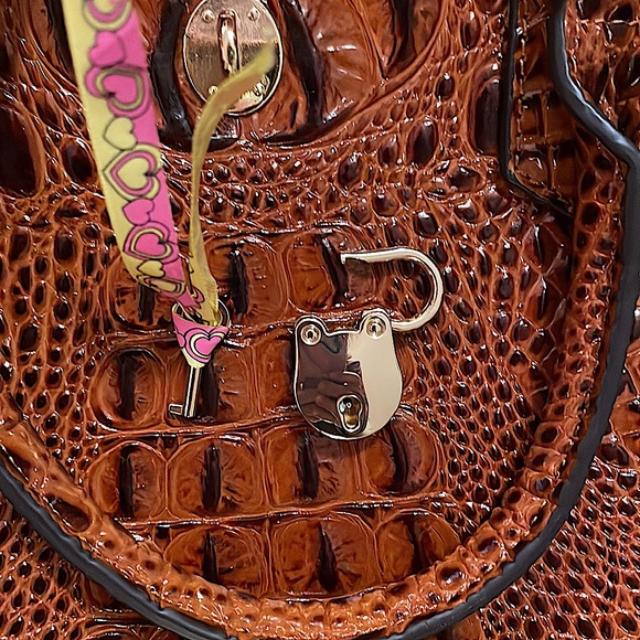 Vicenzo Brown Crocodile Embossed Leather Satchel, w gold lock & key, perfect - Picture 9 of 10